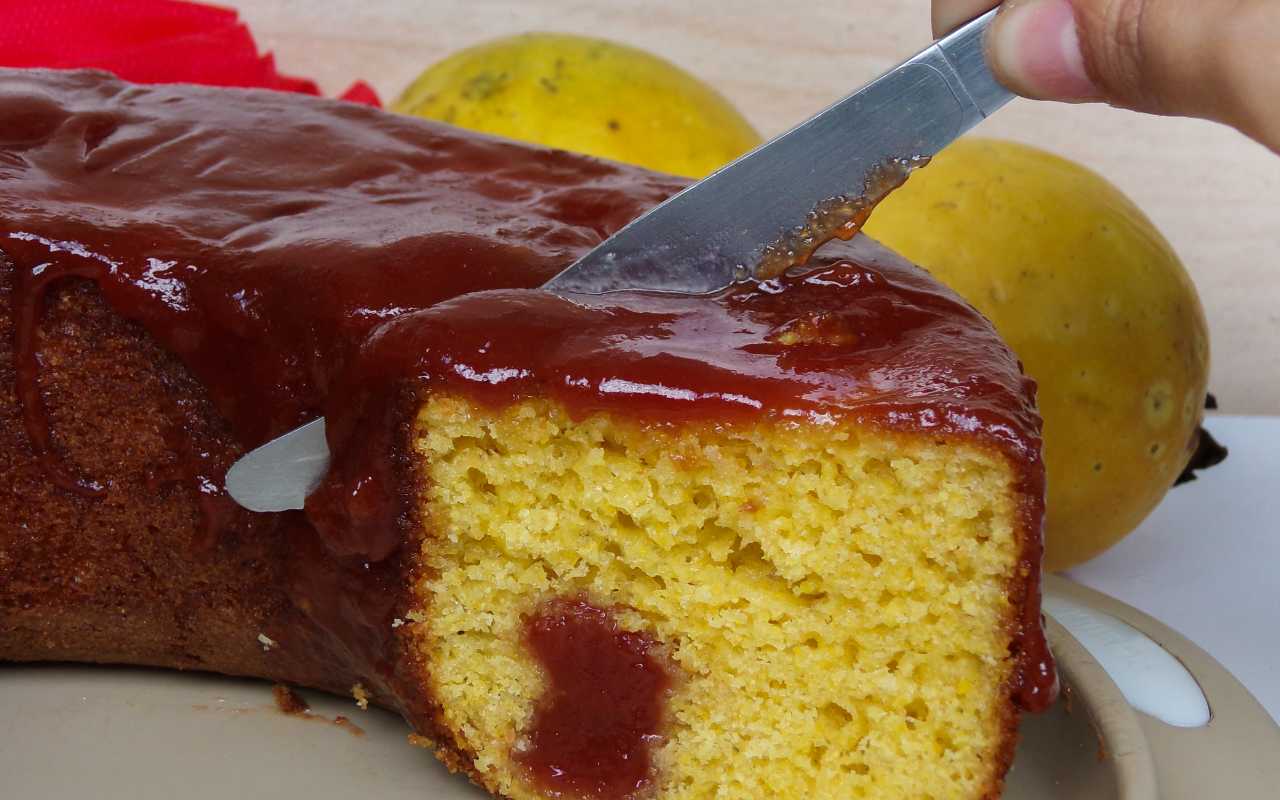 bolo de fubá com goiabada